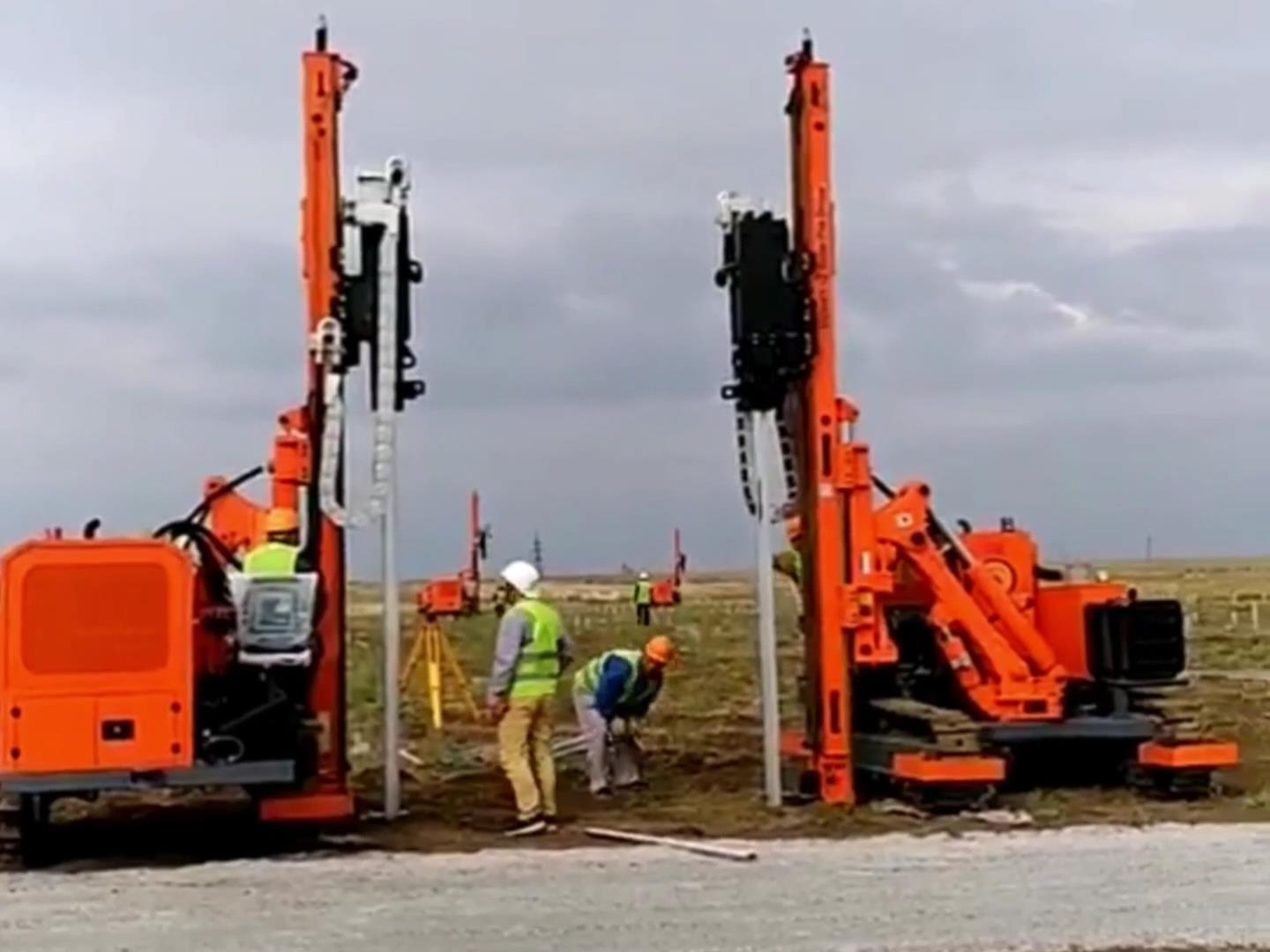 WBQ 460 hydraulic pile driver hammering foundation