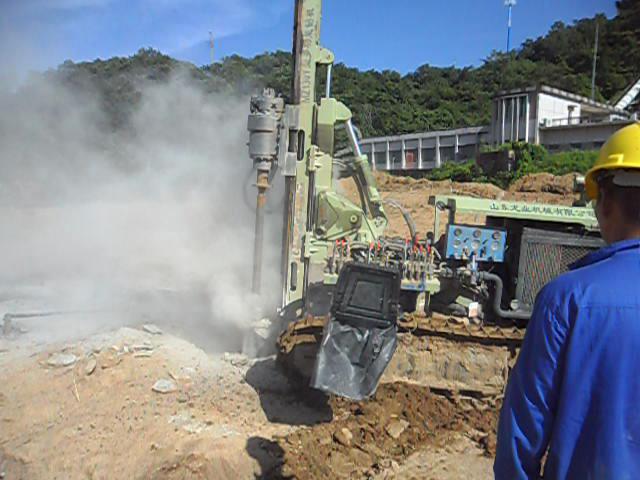 WBQ 130 hydraulic breaker working video