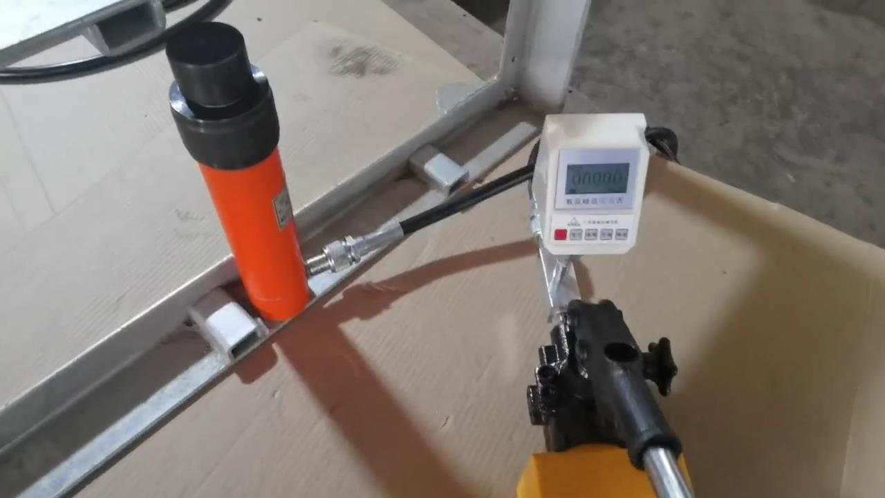Pull-Out Test Equipment in Operation