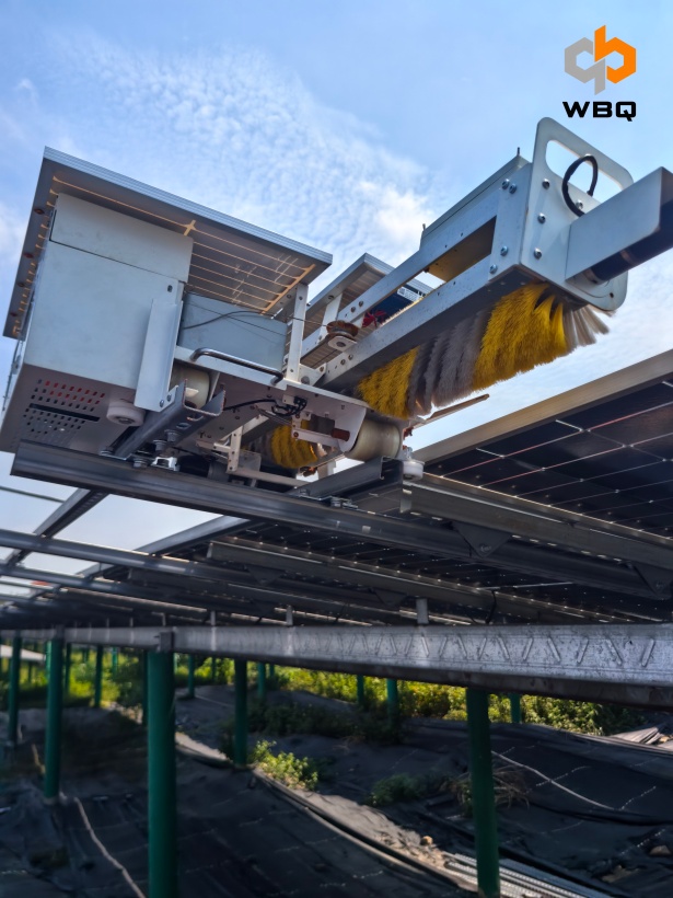 solar-cleaning-robot-brush-and-rail-detail solar-cleaning-robot-brush-and-rail-detail